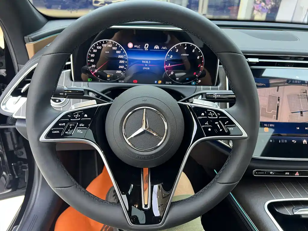 Mercedes-Benz E-Class — миниатюра 6