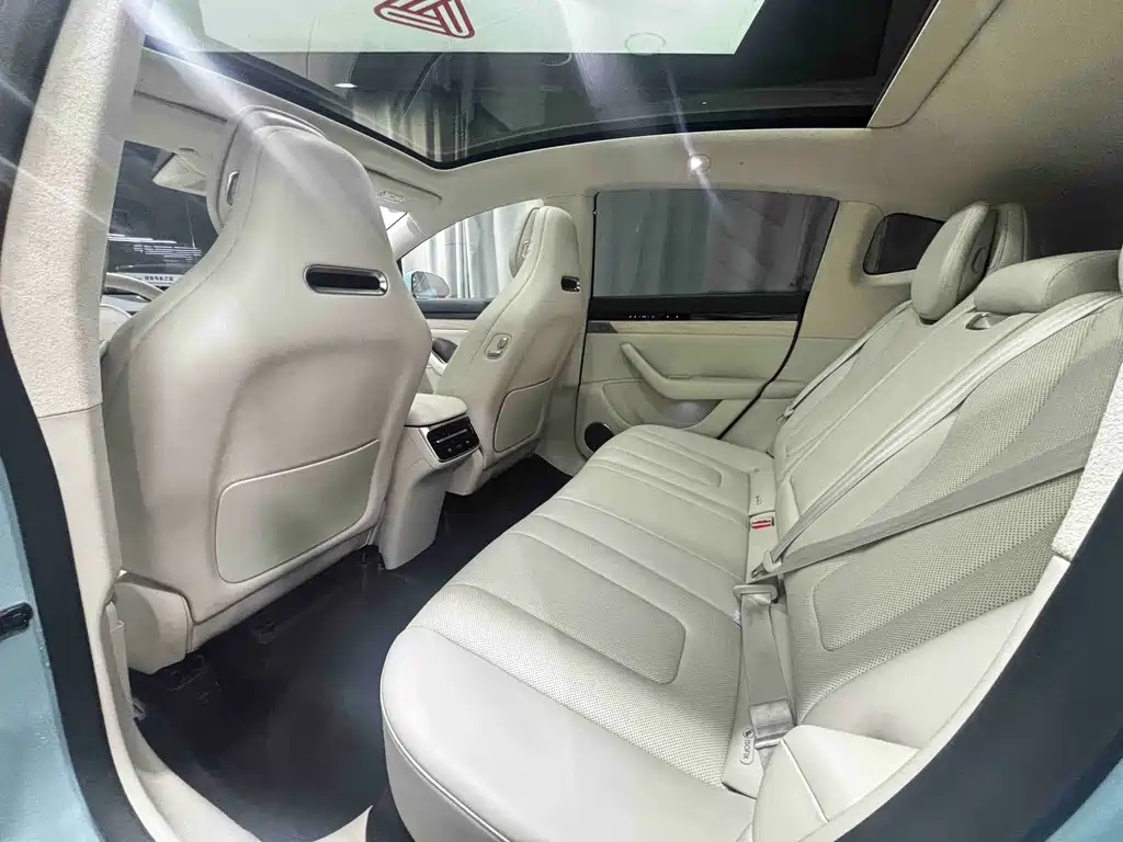 AITO WISDOM WORLD R7