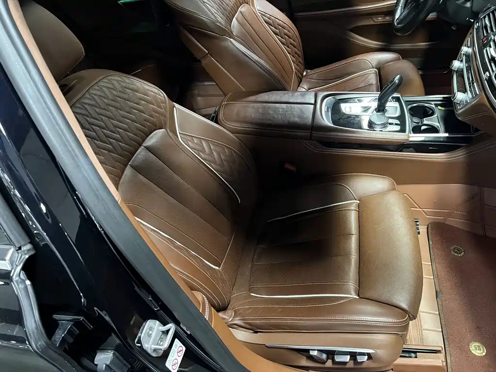 BMW 7 Series — миниатюра 10