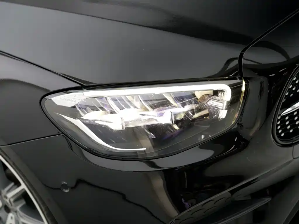 Mercedes-Benz E-Class (Import) — миниатюра 19