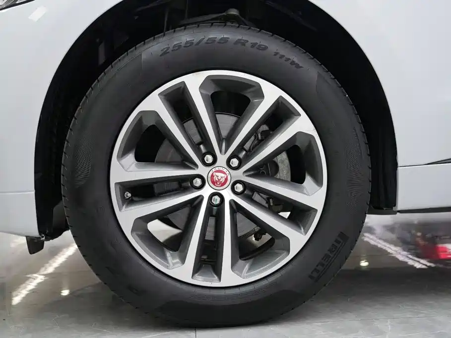Jaguar F-PACE — миниатюра 5