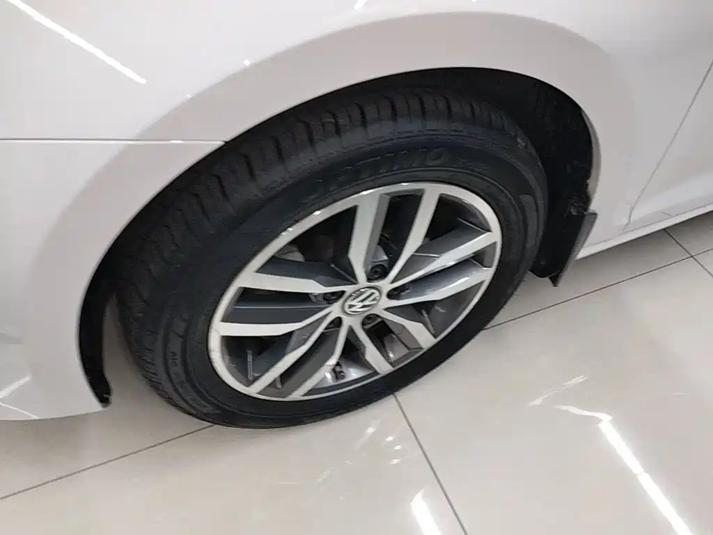 Volkswagen Golf — миниатюра 23