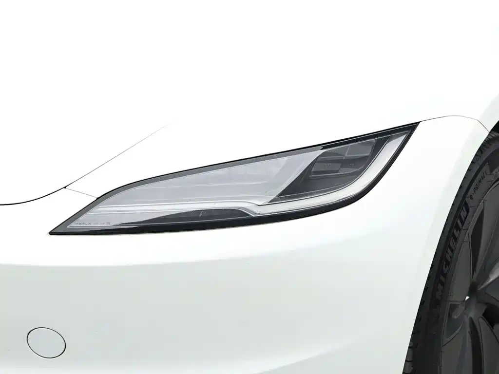Tesla Model 3 — миниатюра 18