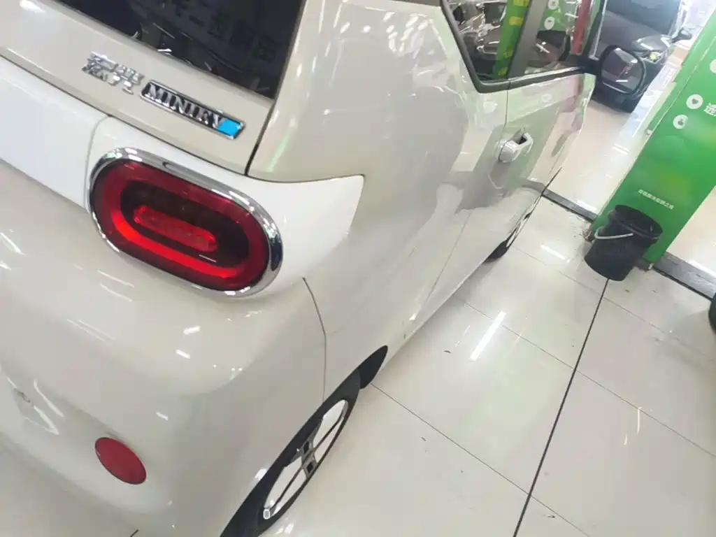 Wuling MINIEV — миниатюра 8