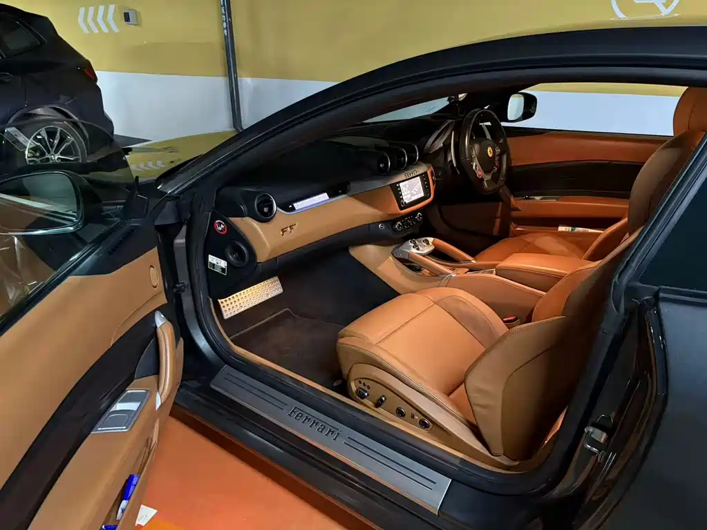 Ferrari FF — миниатюра 6