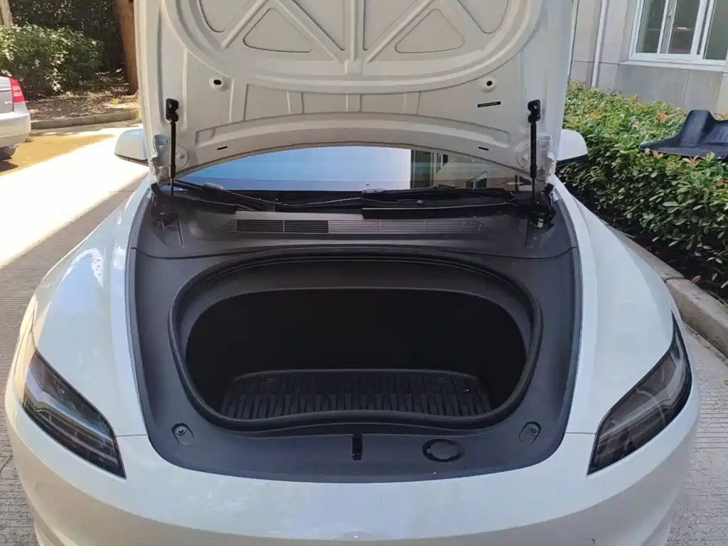 Tesla Model 3 — миниатюра 20