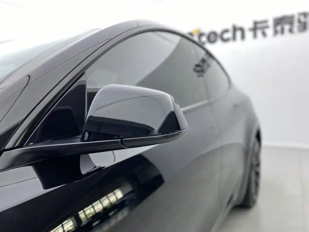 Tesla Model Y — миниатюра 14