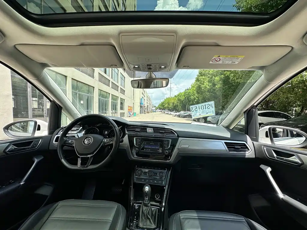 Volkswagen Touran — миниатюра 6