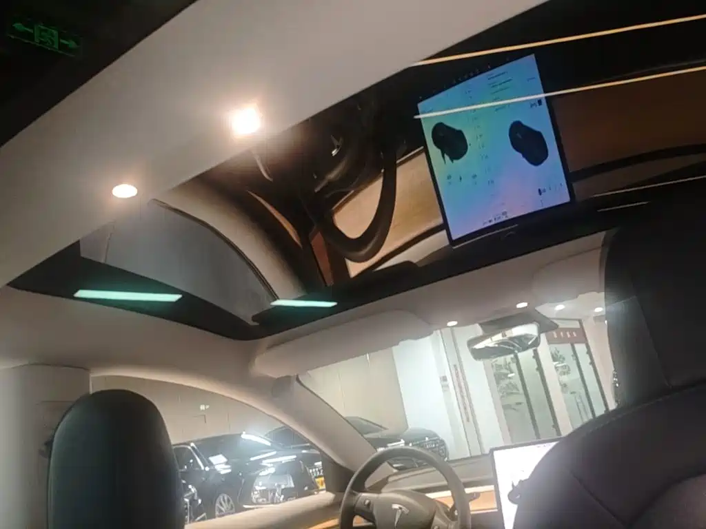 Tesla Model 3 — миниатюра 18