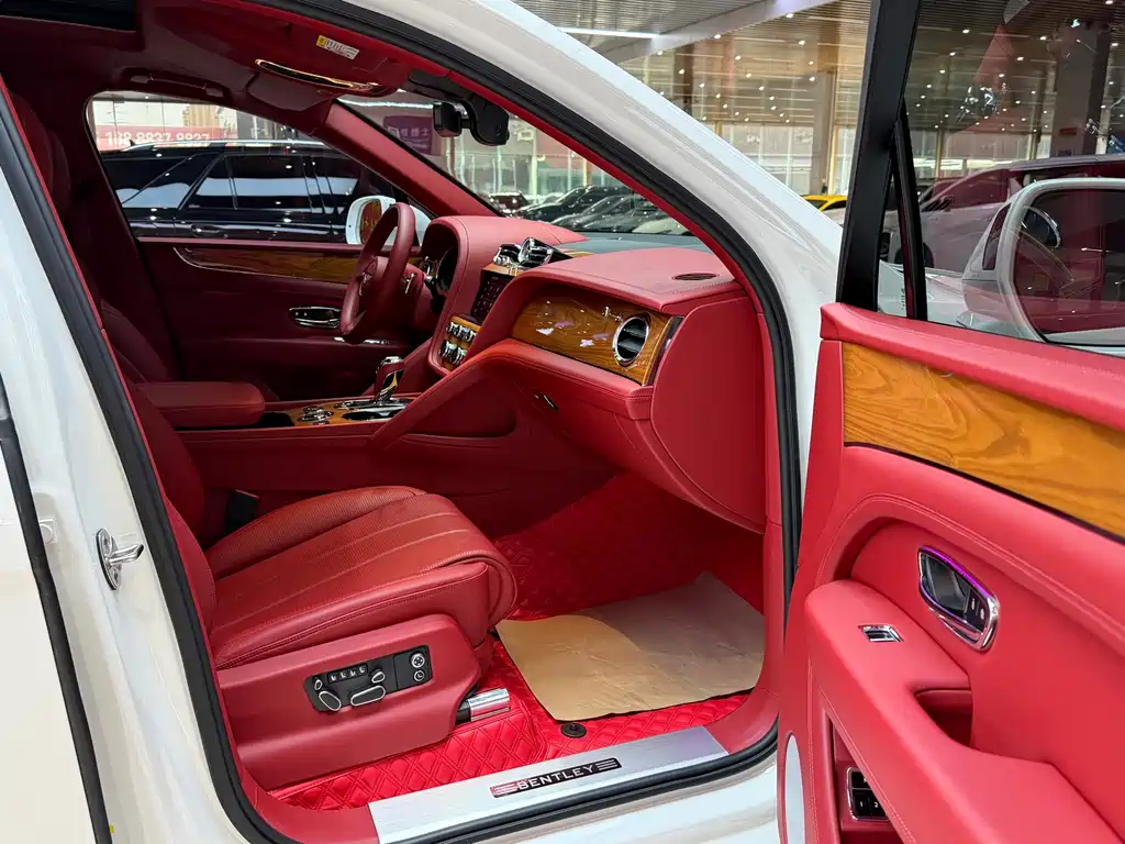 Bentley Bentayga — миниатюра 9