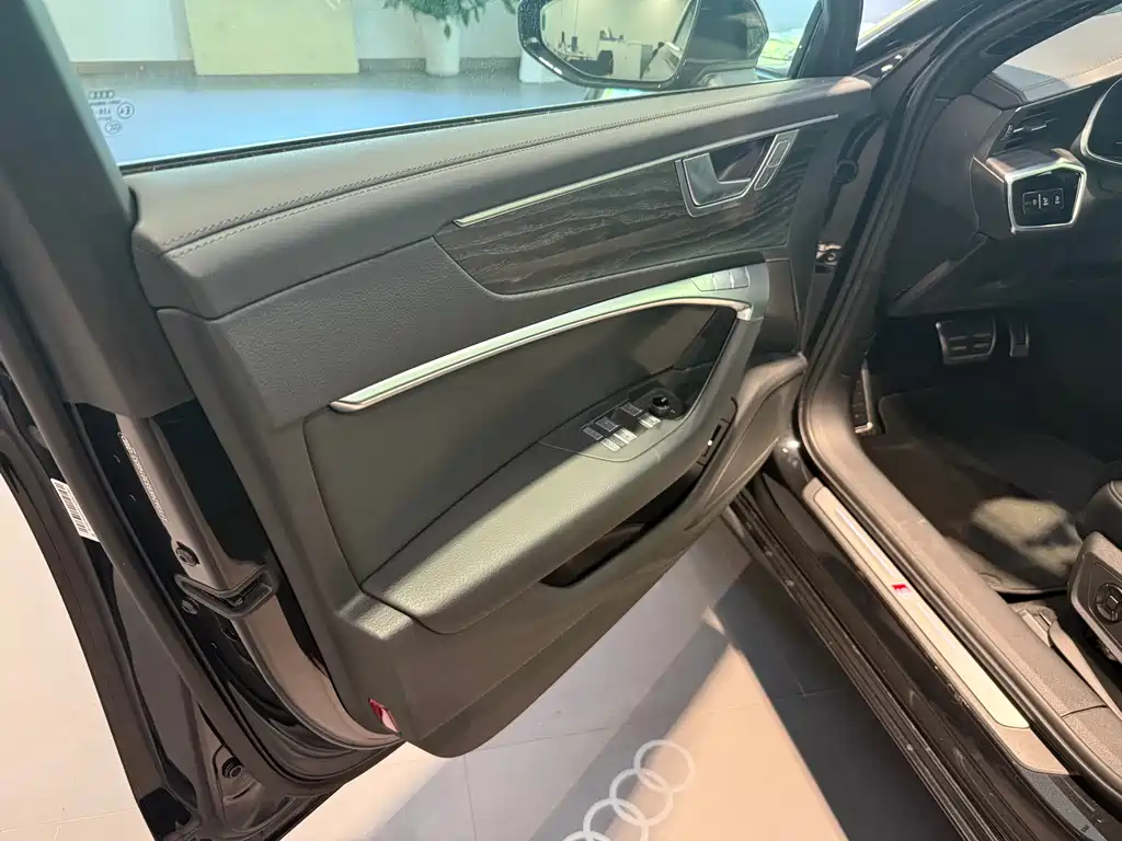 Audi A6L 2025 45 TFSI quattro