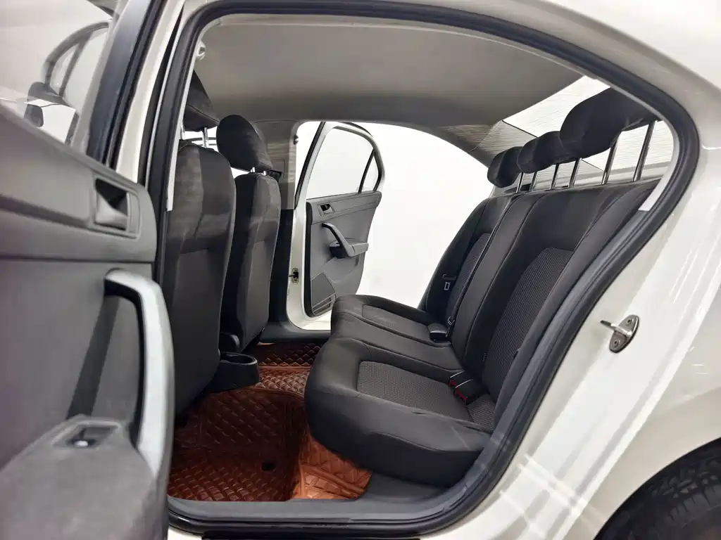 Volkswagen Santana — миниатюра 12