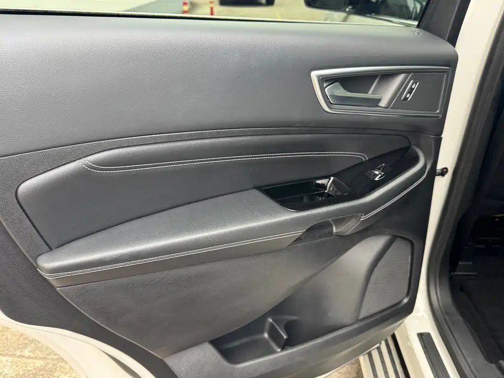 Ford Edge — миниатюра 10