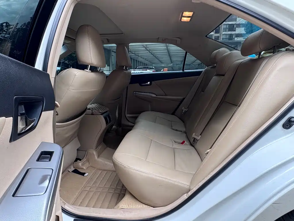 Toyota Camry — миниатюра 5
