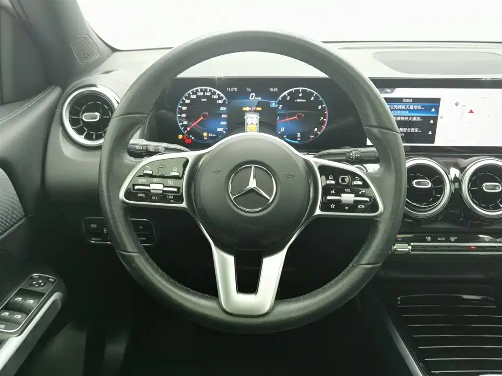 MERCEDES-BENZ GLB