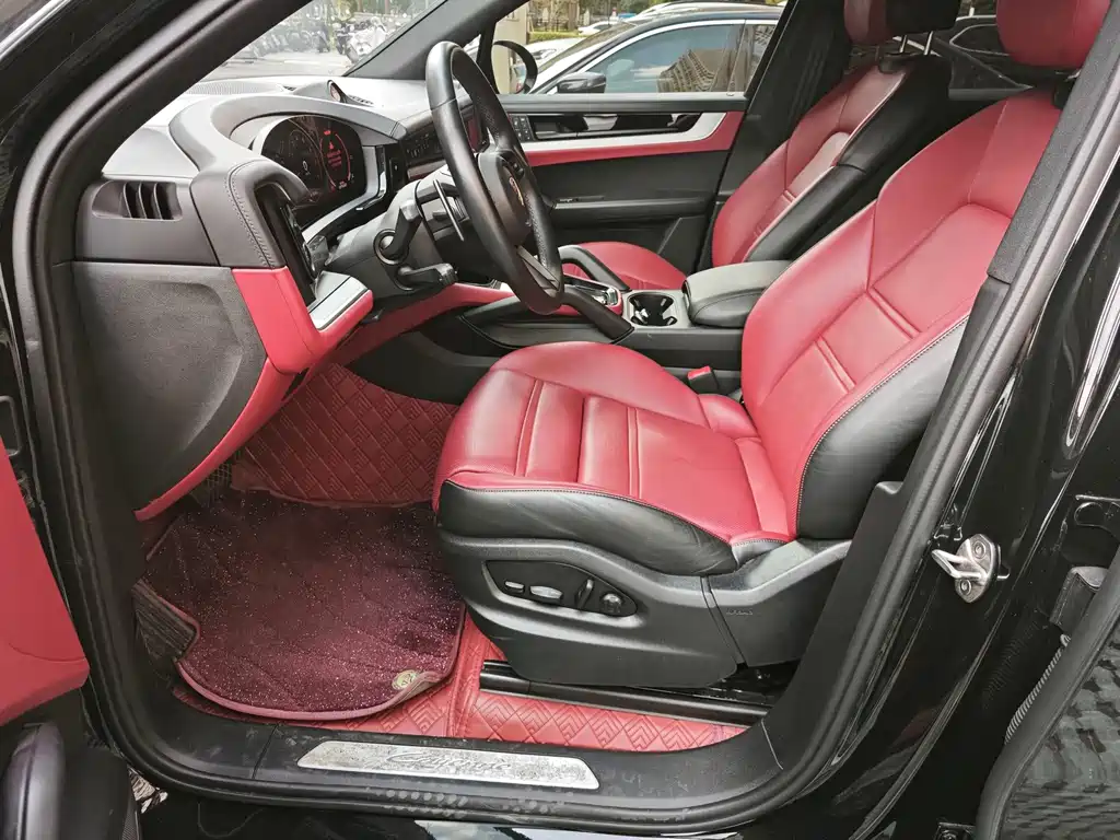 Porsche Cayenne — миниатюра 7