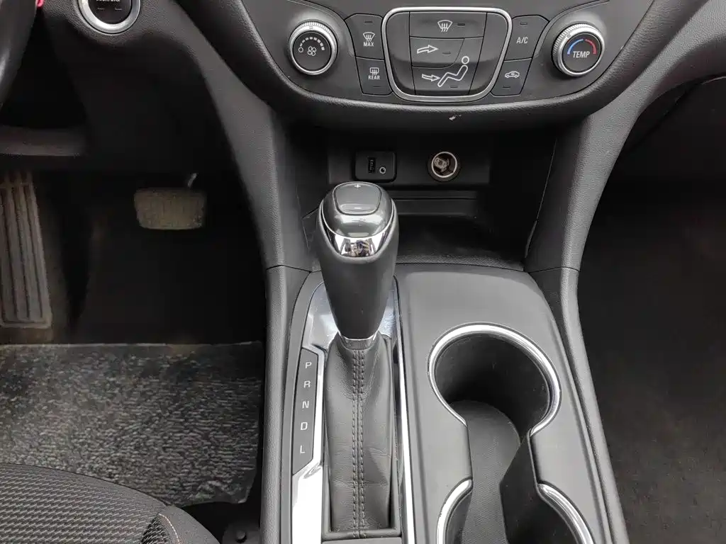 Chevrolet Equinox — миниатюра 13
