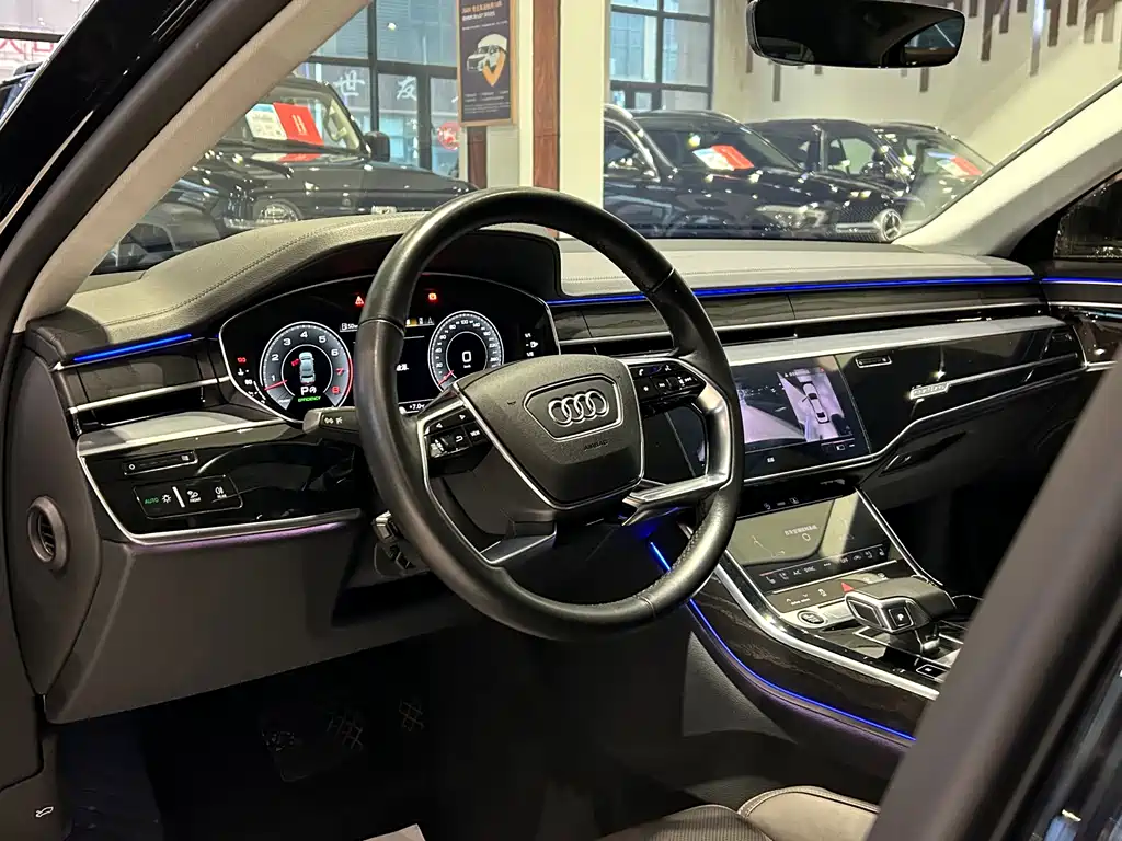 AUDI A8