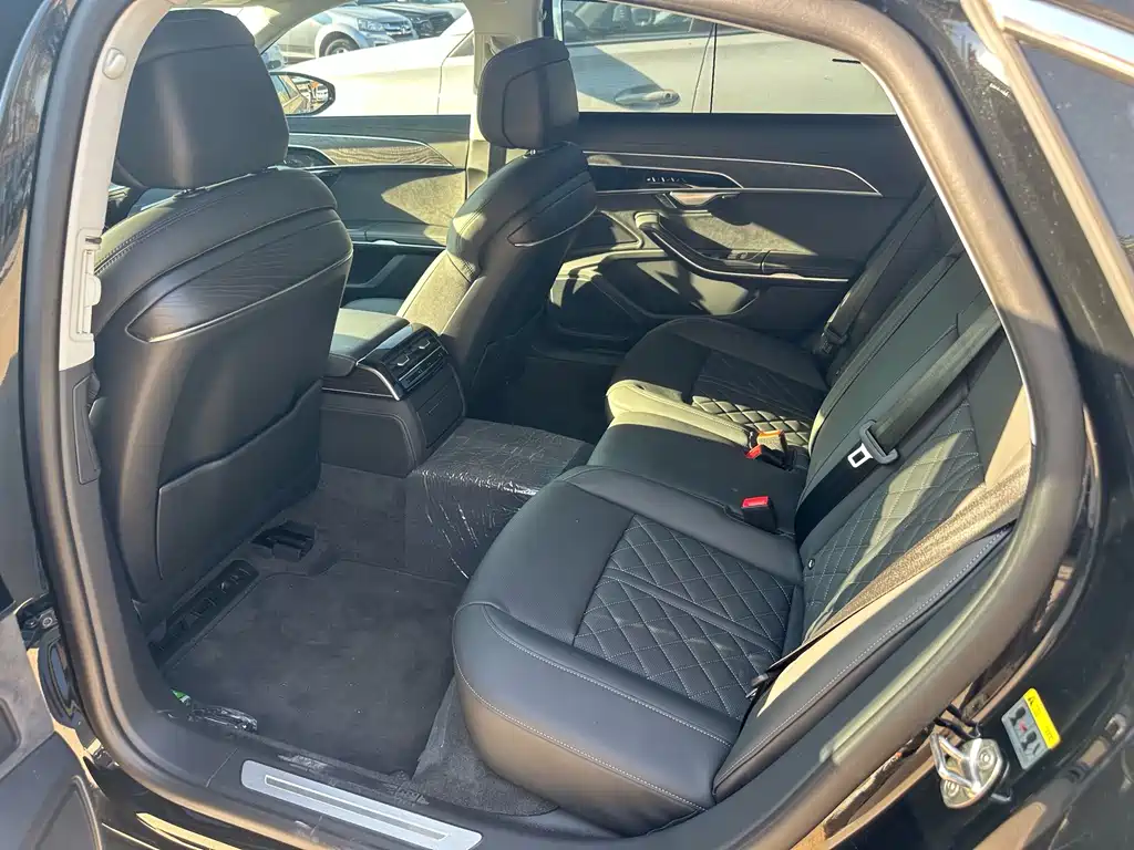 Audi A8 — миниатюра 3