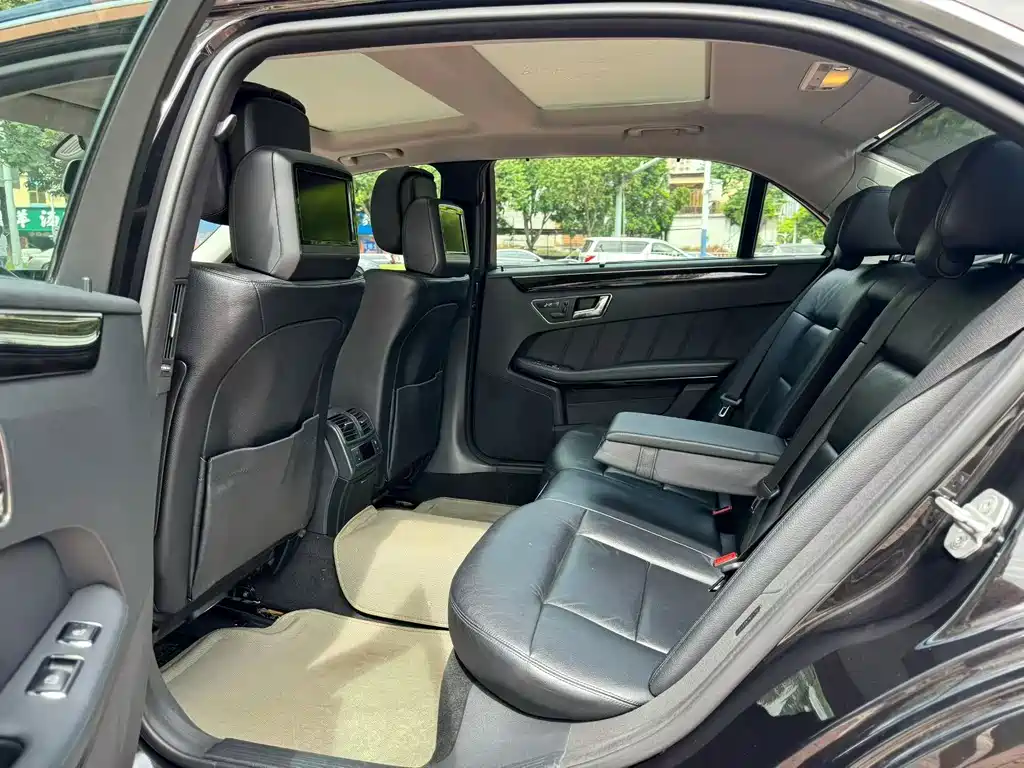 Mercedes-Benz E-Class — миниатюра 5