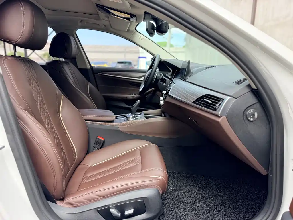 BMW 5 Series — миниатюра 16