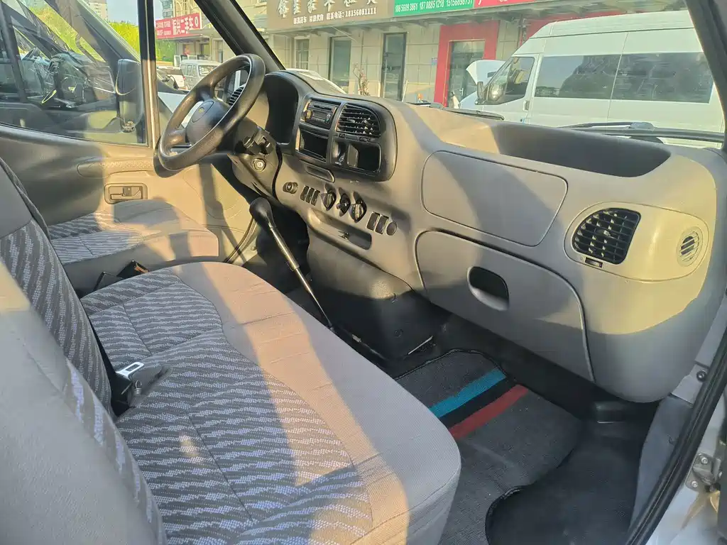 Ford Transit Classic — миниатюра 4