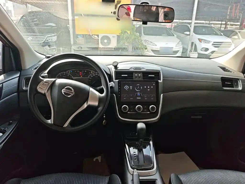 Nissan Tiida — миниатюра 10