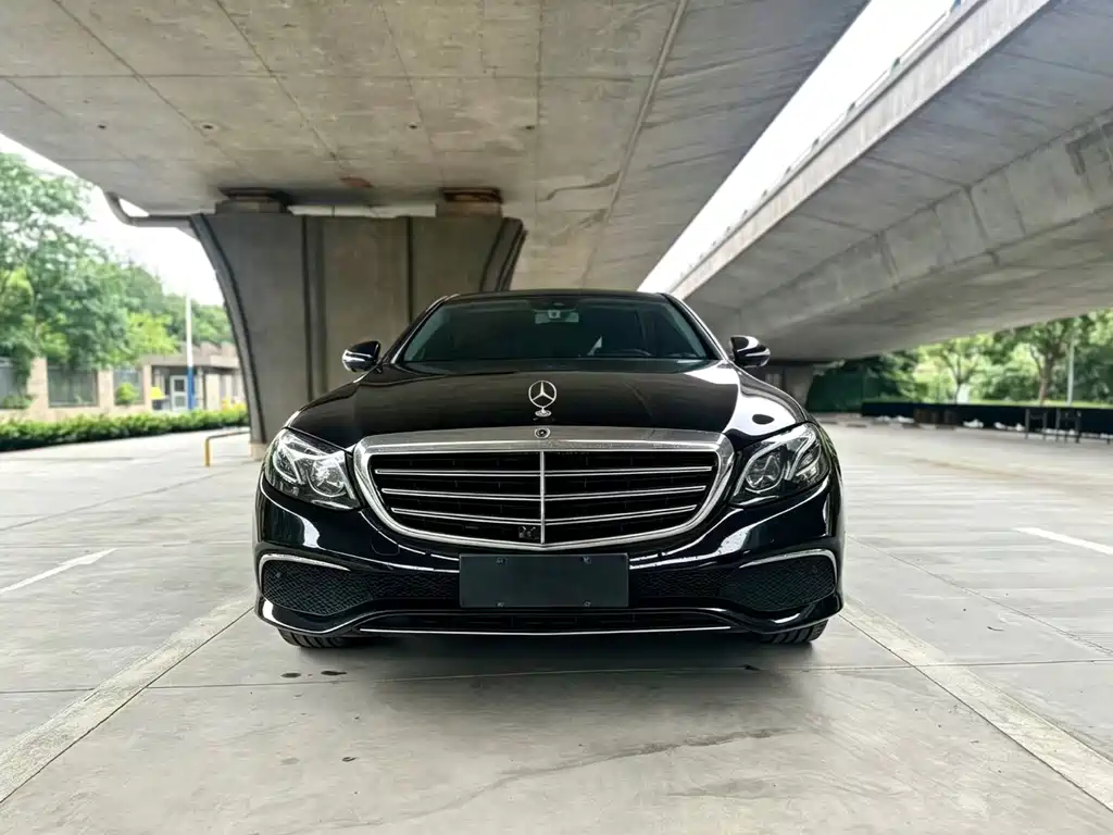 Mercedes-Benz E-Class — миниатюра 2