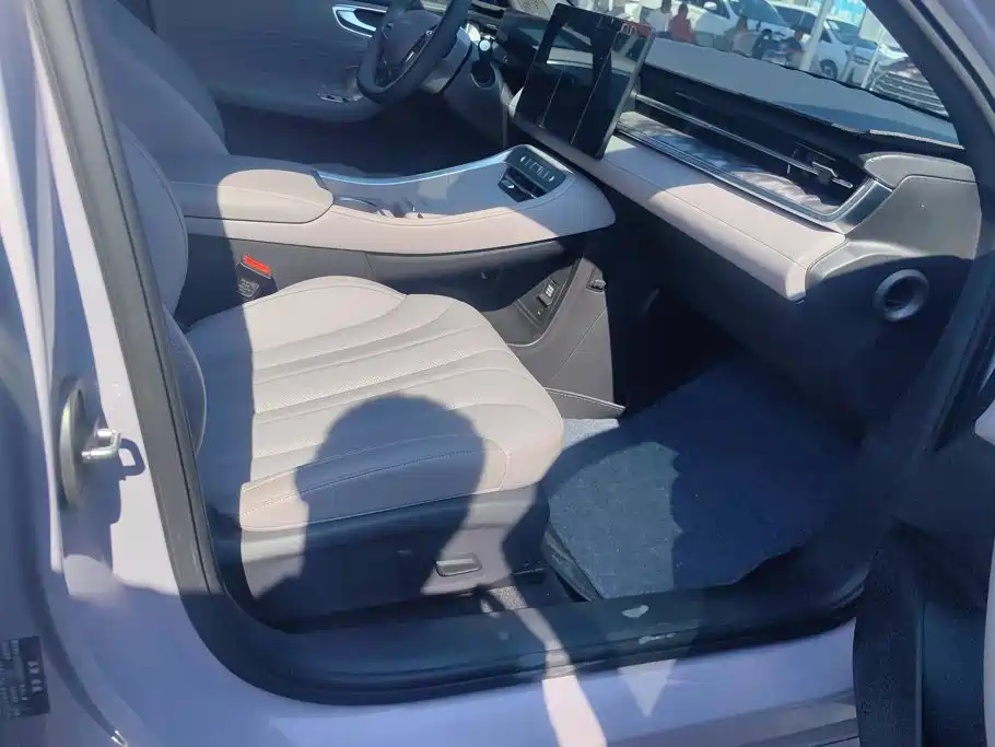 Roewe M7 DMH — миниатюра 8