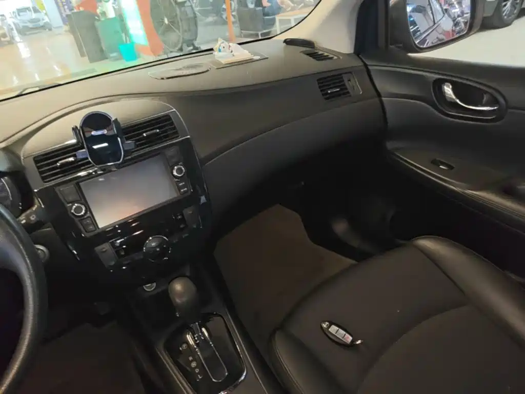 Nissan Tiida — миниатюра 13