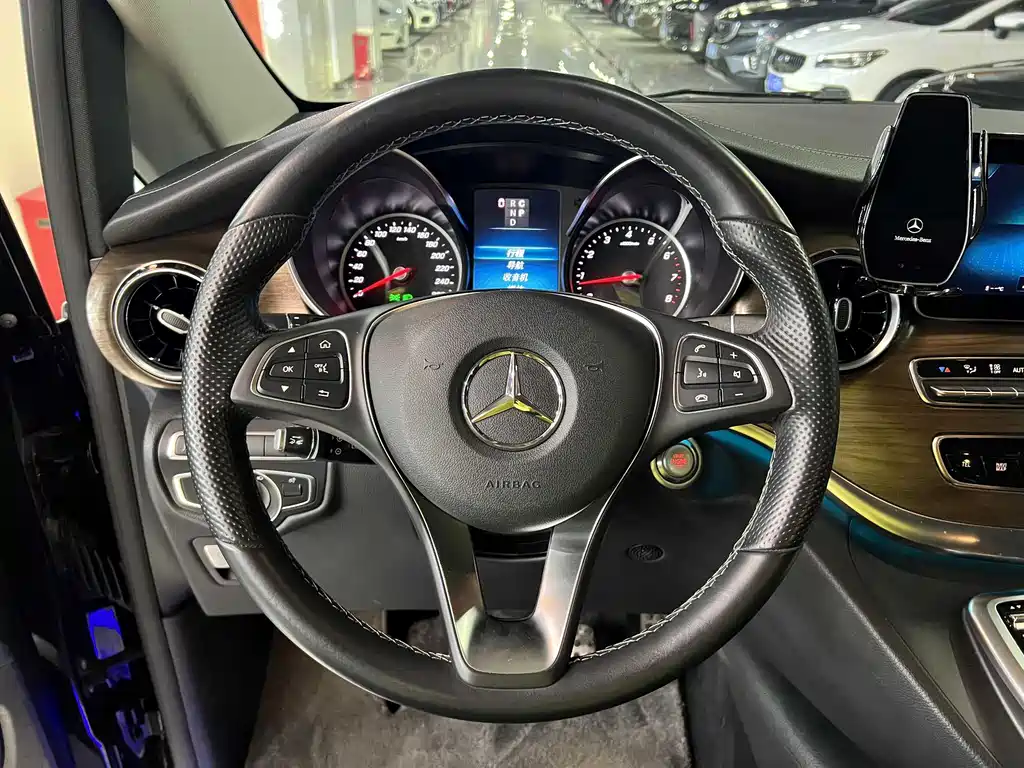 MERCEDES-BENZ V CLASS