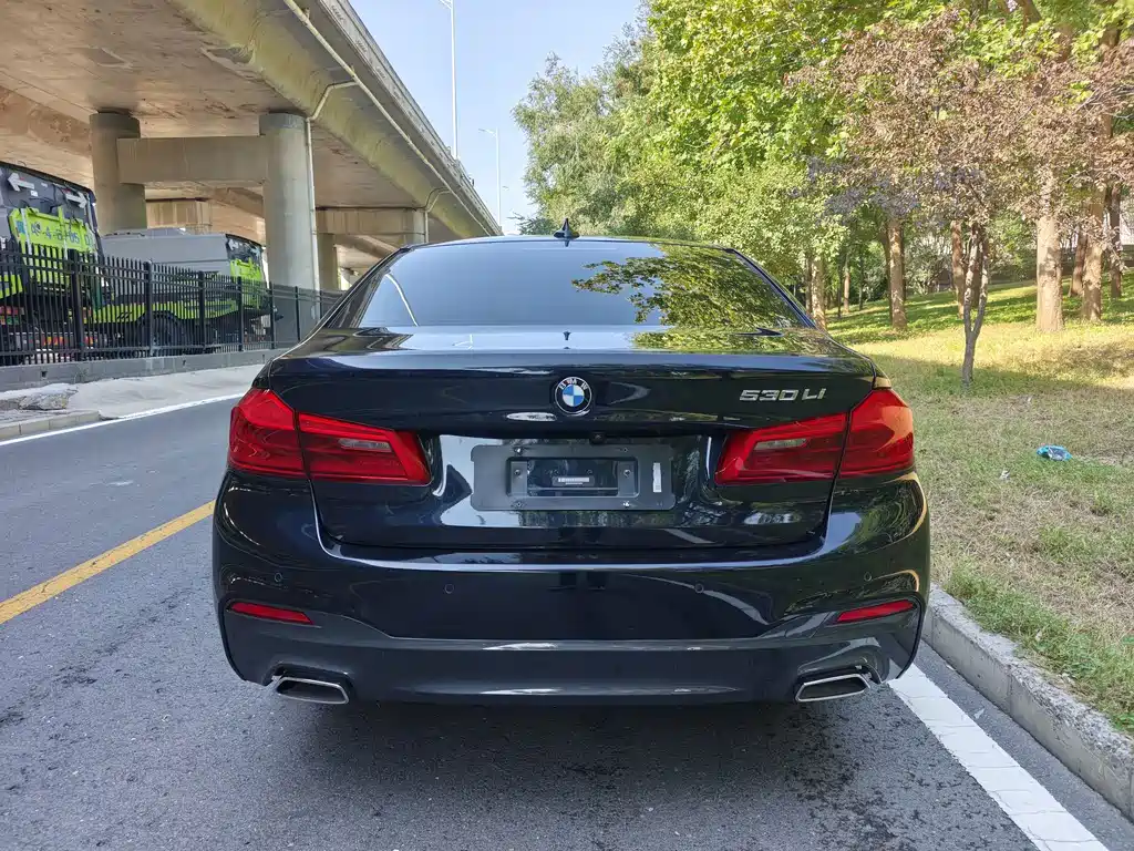BMW 5 Series — миниатюра 9