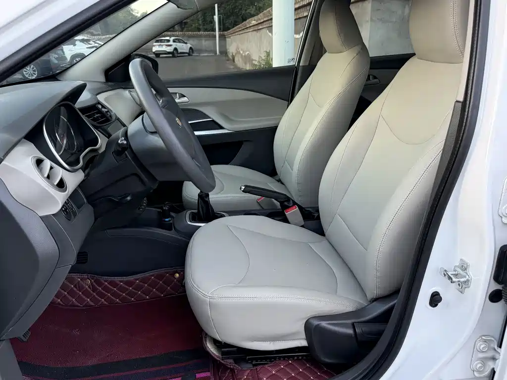 Chevrolet Sail — миниатюра 10