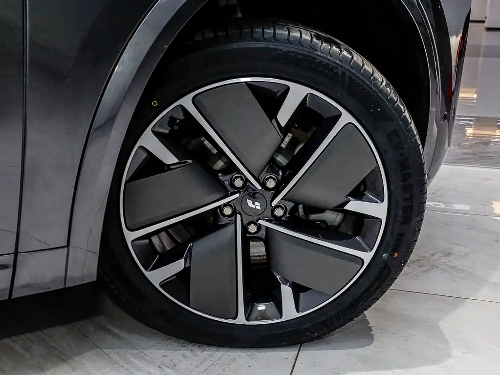 Li Auto Li L8 — миниатюра 21