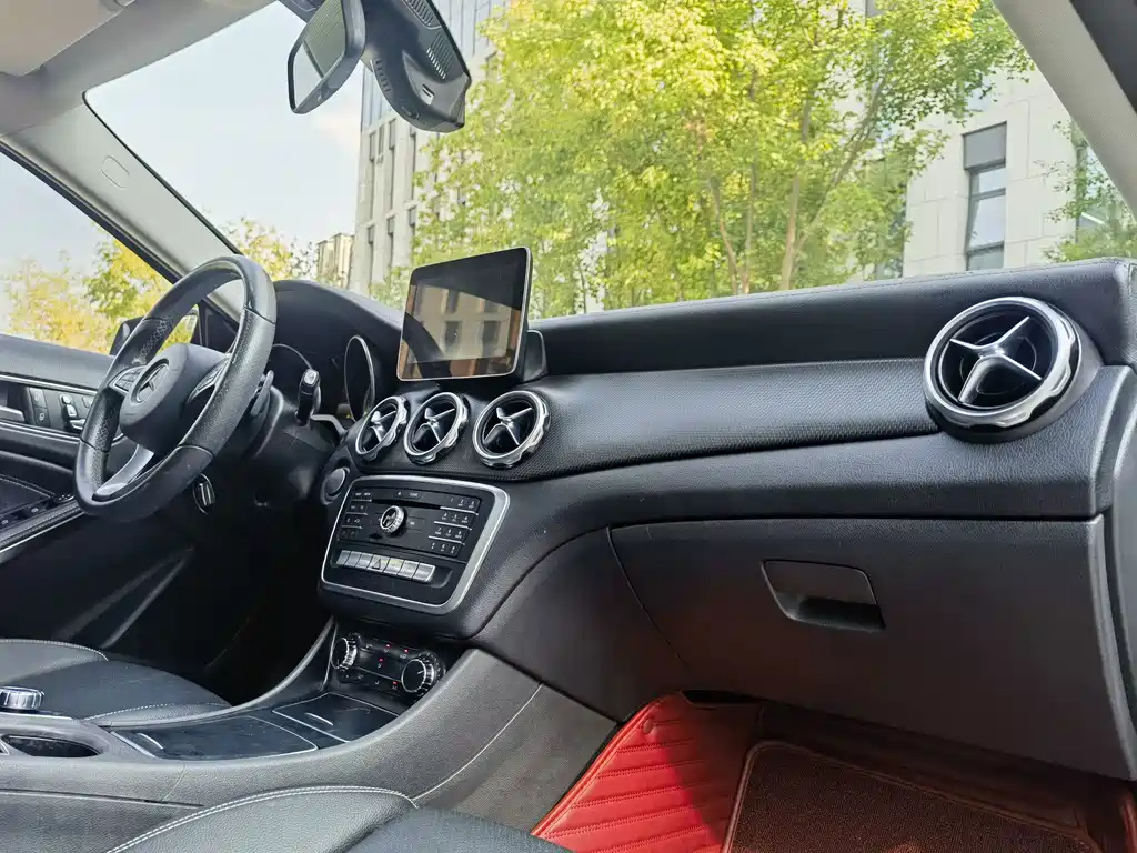 Mercedes-Benz GLA — миниатюра 12