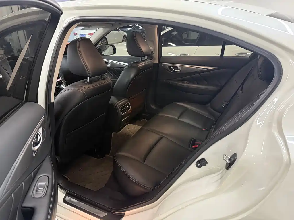 INFINITI Q50L