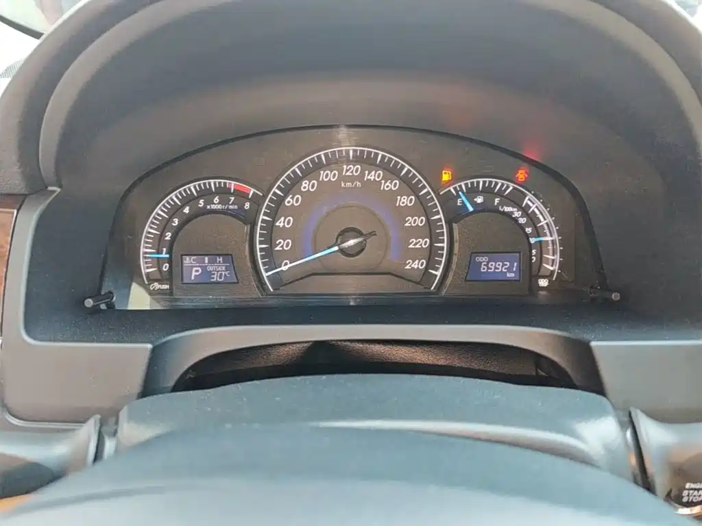 Toyota Camry — миниатюра 12