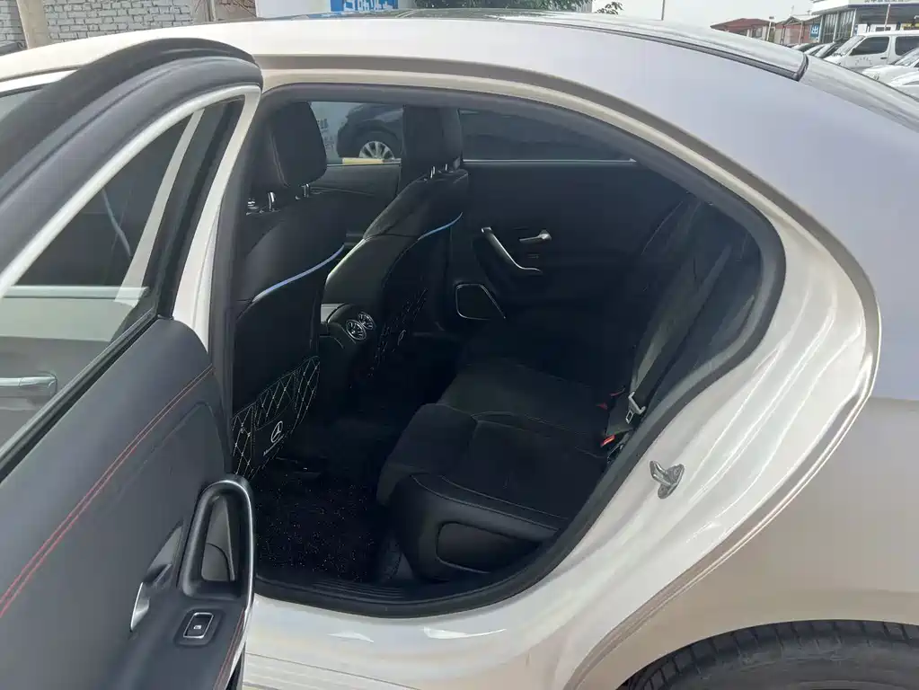 Mercedes-Benz A-Class — миниатюра 6