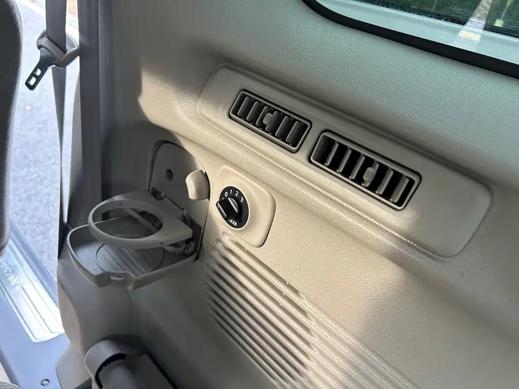 Nissan NV200 — миниатюра 11