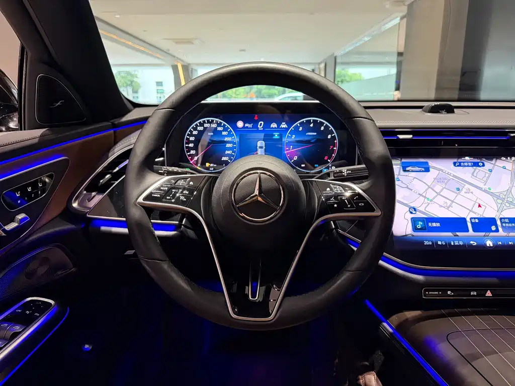 Mercedes-Benz E-Class — миниатюра 17