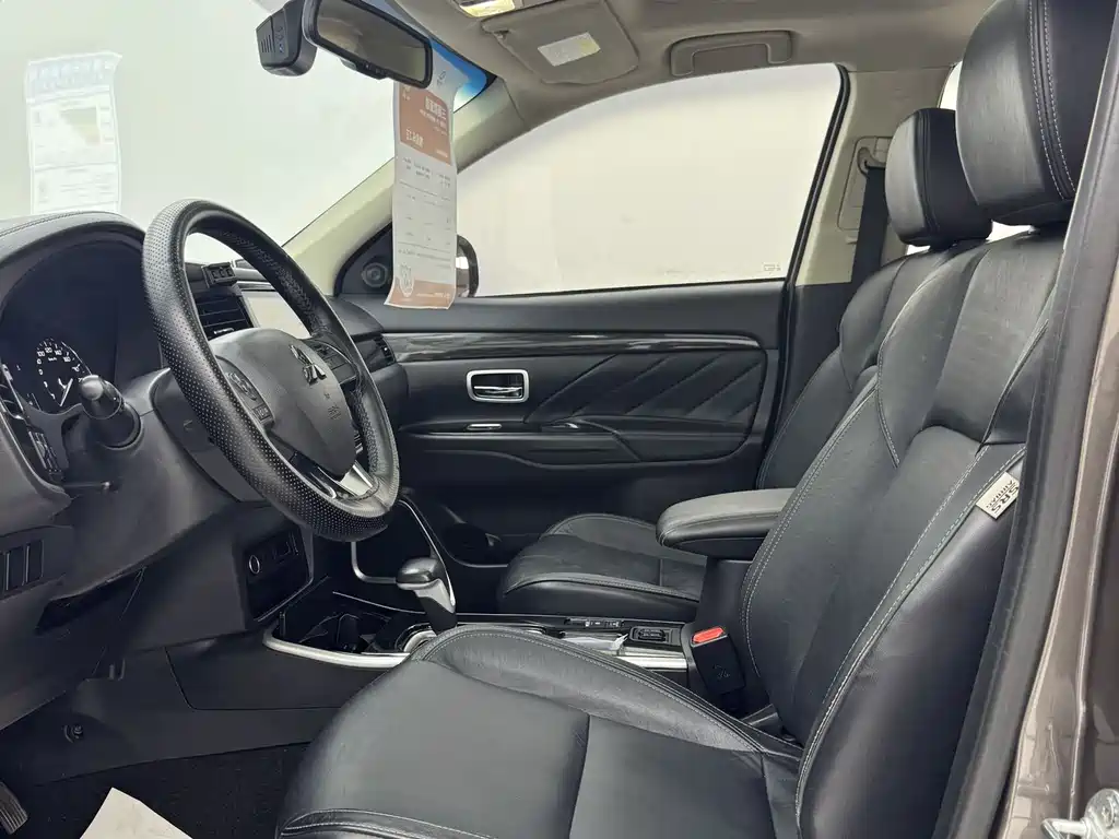 Mitsubishi Outlander 2019 2.0L Enjoy 7 мест V
