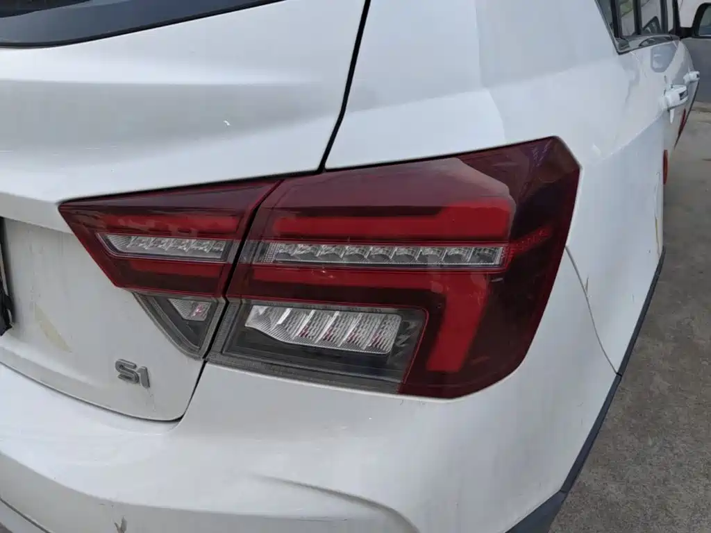 Geely Vision S1 — миниатюра 8