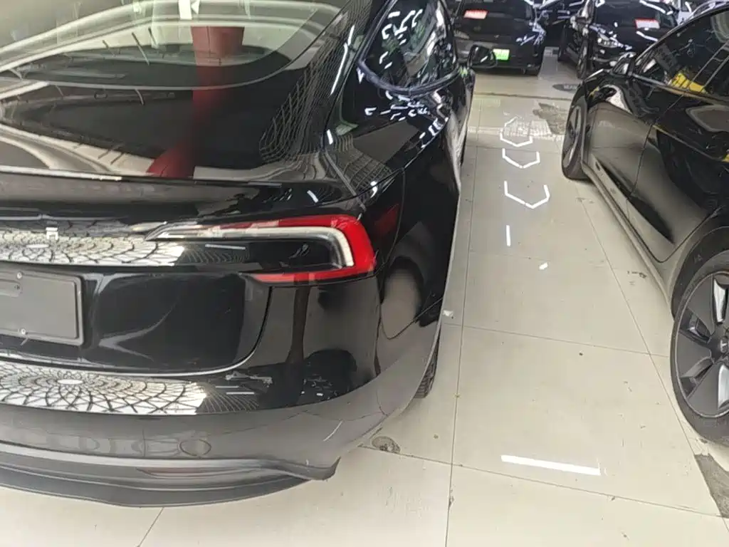 Tesla Model 3 — миниатюра 8