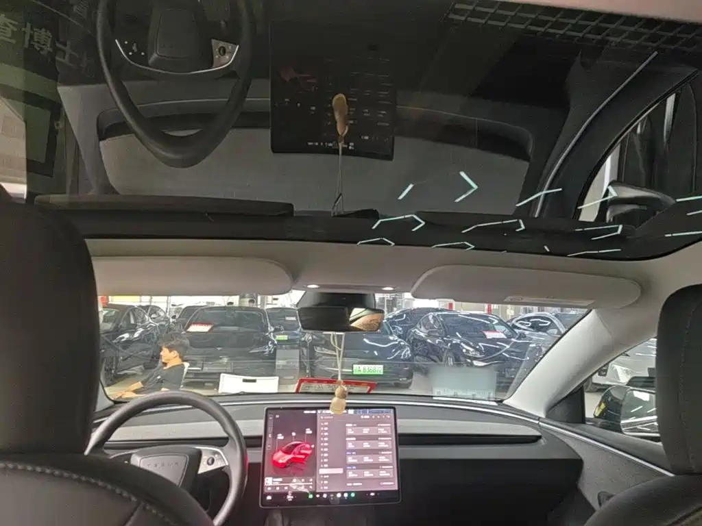 Tesla Model 3 — миниатюра 18
