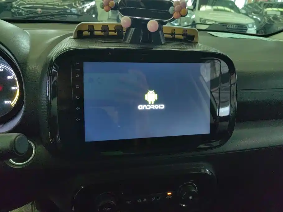 Roewe Clever — миниатюра 13