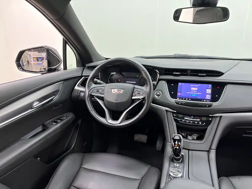CADILLAC XT6