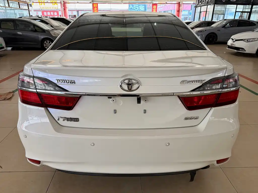 Toyota Camry — миниатюра 7