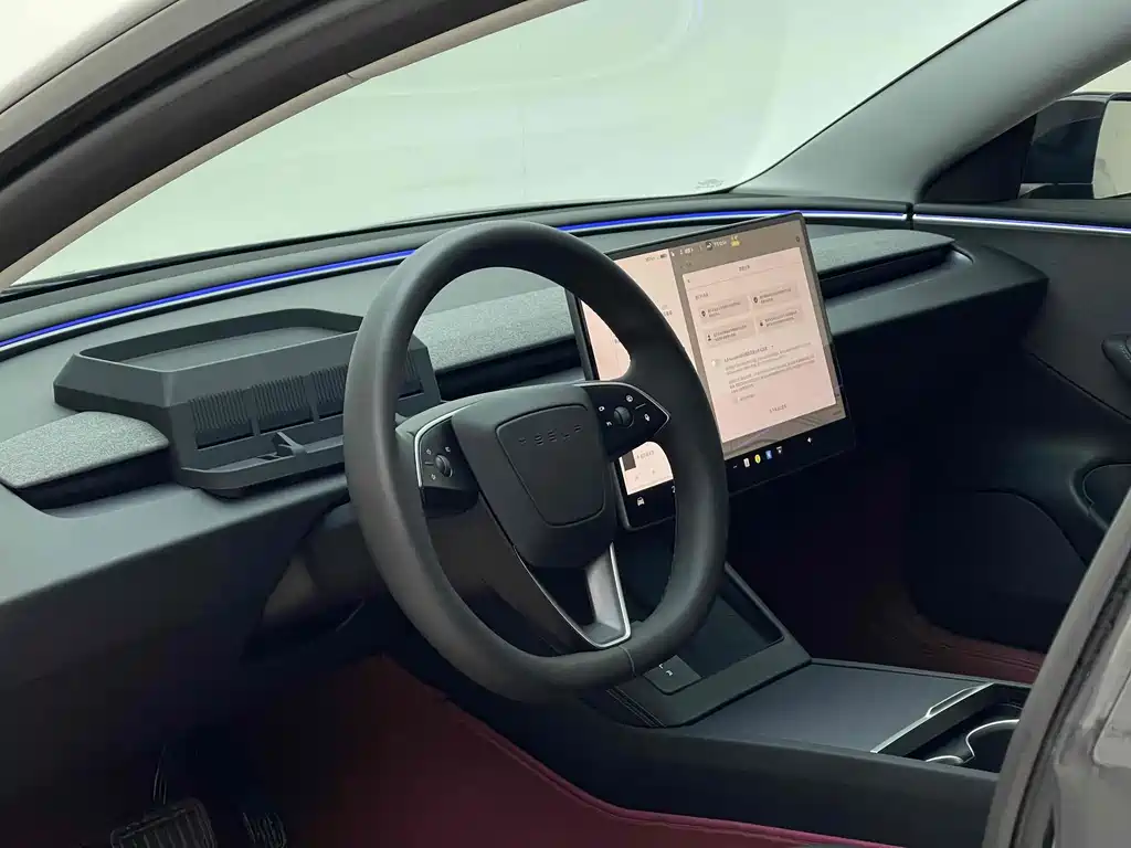 Tesla Model 3 — миниатюра 5