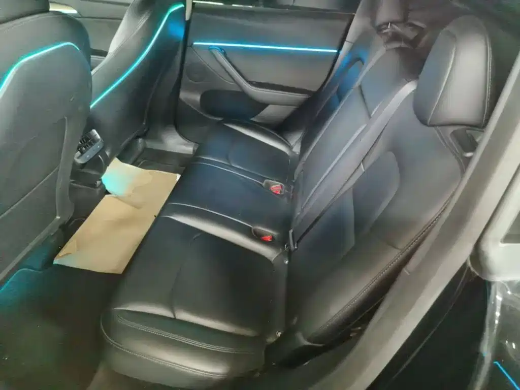 Tesla Model Y — миниатюра 17