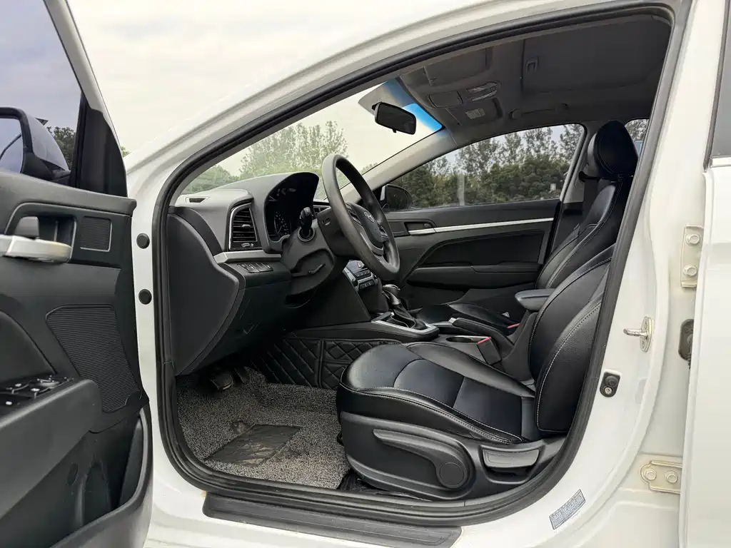 Hyundai Elantra — миниатюра 8